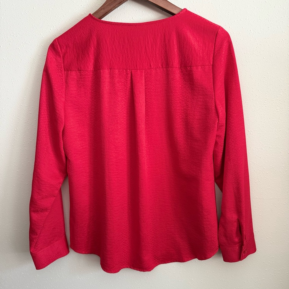 Chico’s Vibrant Red Textured Blouse Split V Neck Long Sleeve Top Size Small - Picture 5 of 8